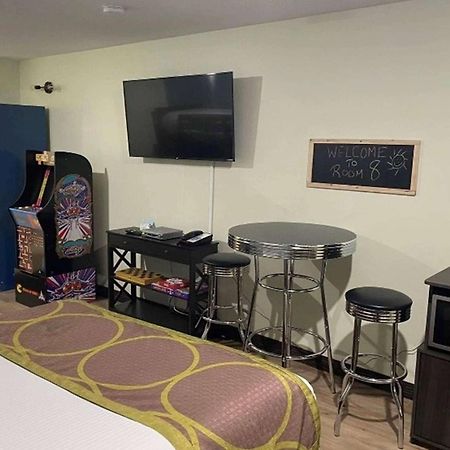 萨斯卡通速8酒店 外观 照片