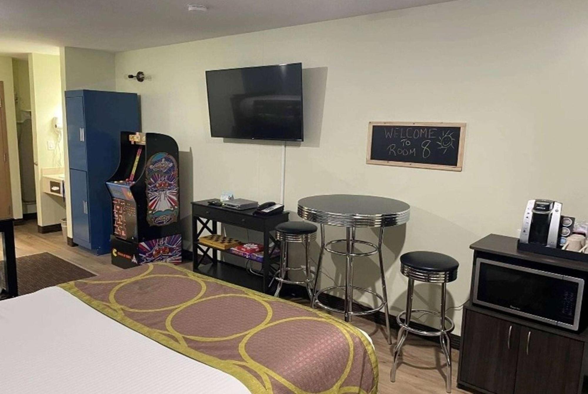 萨斯卡通速8酒店 外观 照片